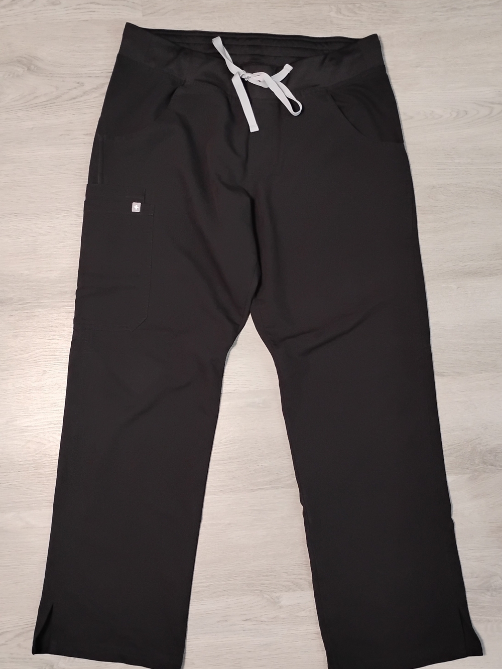 Figs Women's Straight Leg Scrub Pants in Black with White Drawstring. Size M/P.